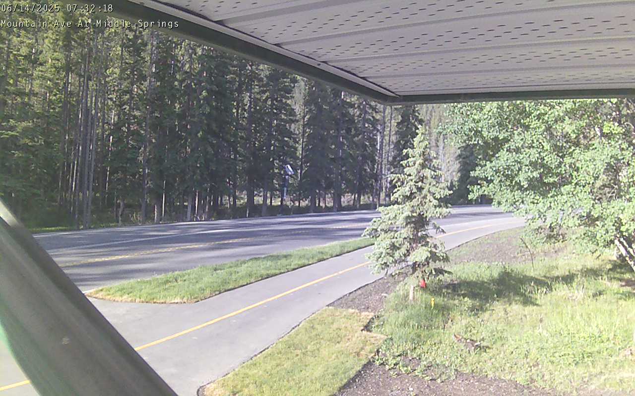 Traffic Cam Mountain Ave at Middle Springs