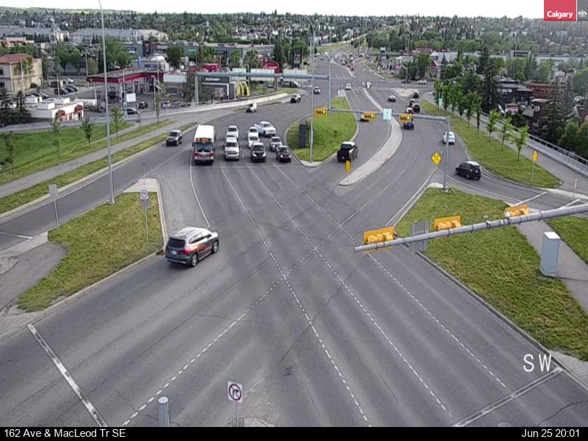 Traffic Cam Macleod Trail S / 162 Avenue SE (West intersection)