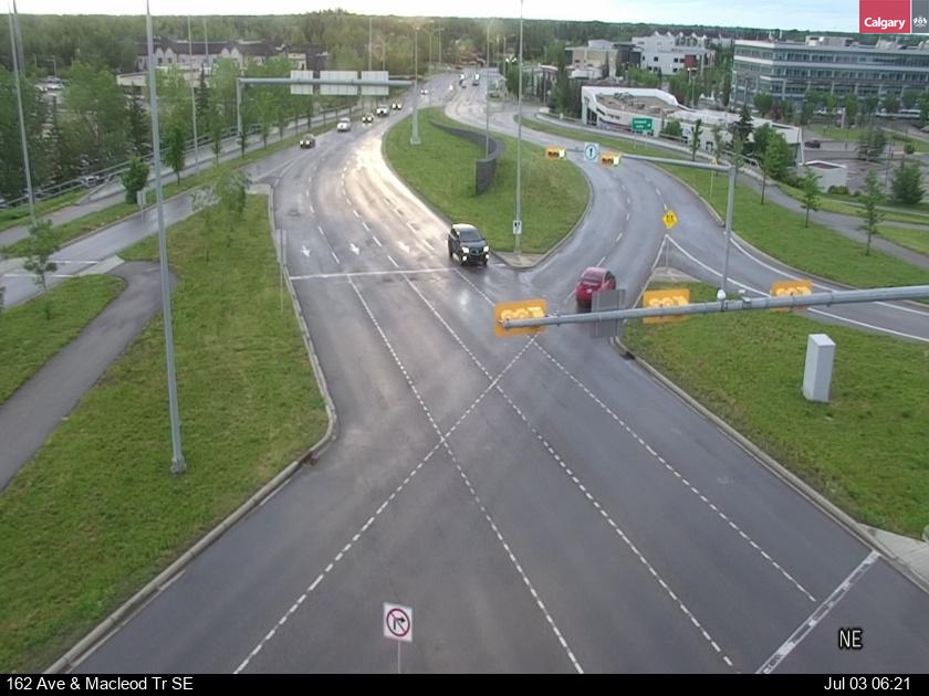 Traffic Cam Macleod Trail S / 162 Avenue SE (East intersection)