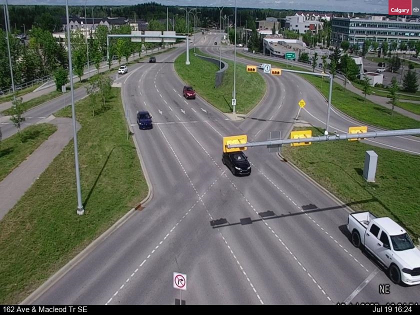 Traffic Cam Macleod Trail S / 162 Avenue SE (East intersection)