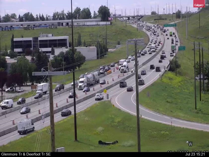 Traffic Cam Glenmore Trail / Deerfoot Trail SE