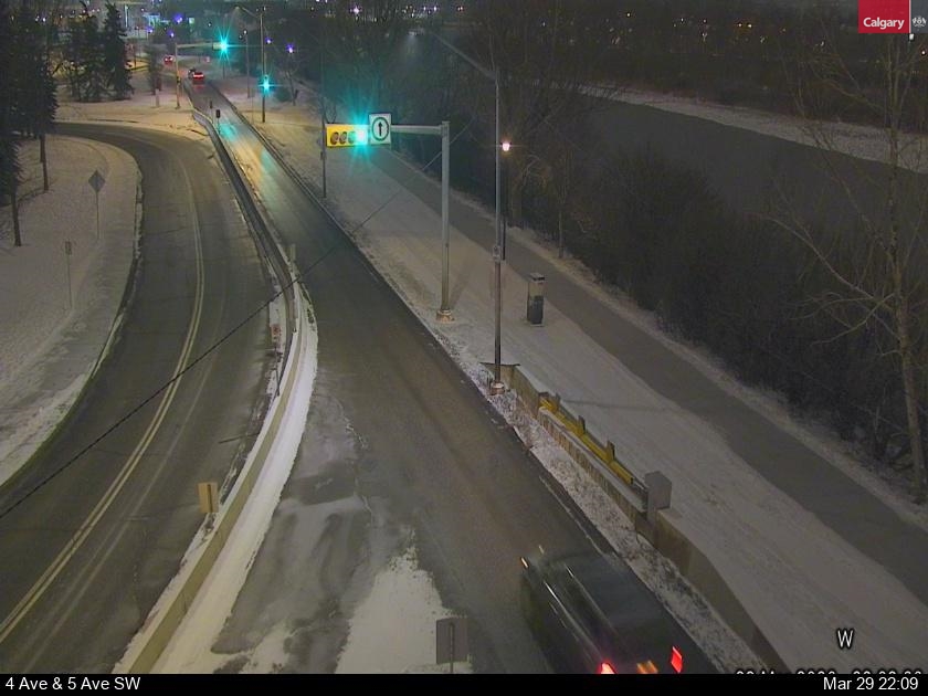 Traffic Cam 4 Avenue / 10 Street SW