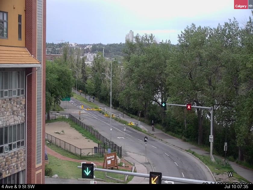 Traffic Cam 4 Avenue / 9 Street SW